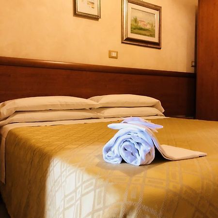 Hotel Casarola - Trigoria Castel di Decima Dış mekan fotoğraf